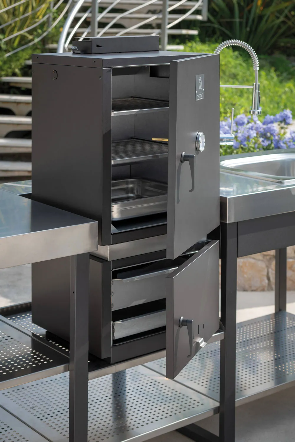 Fogher outdoor kitchen
