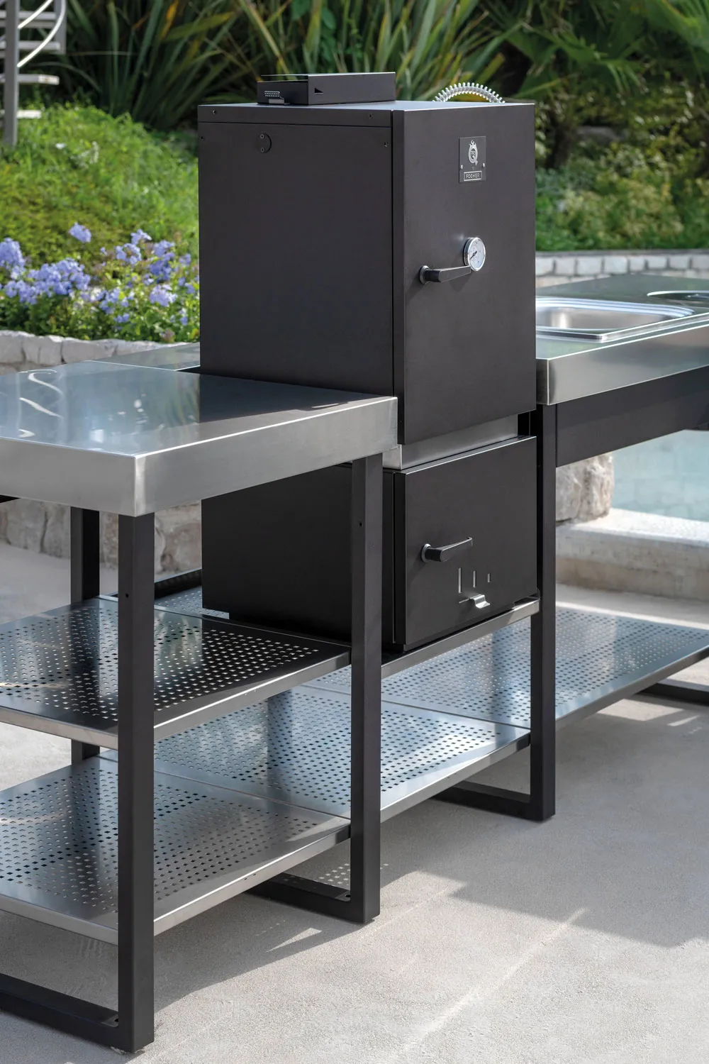 Fogher outdoor kitchen