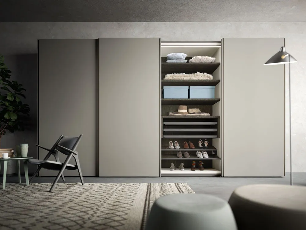 Jesse Mixer Wardrobe